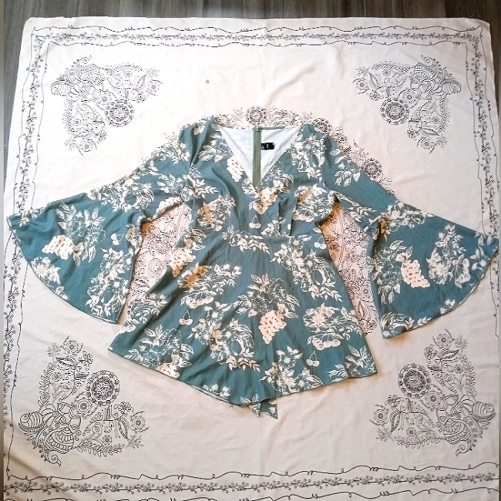 Cider - Floral Pattern Bell Sleeve Short Dress